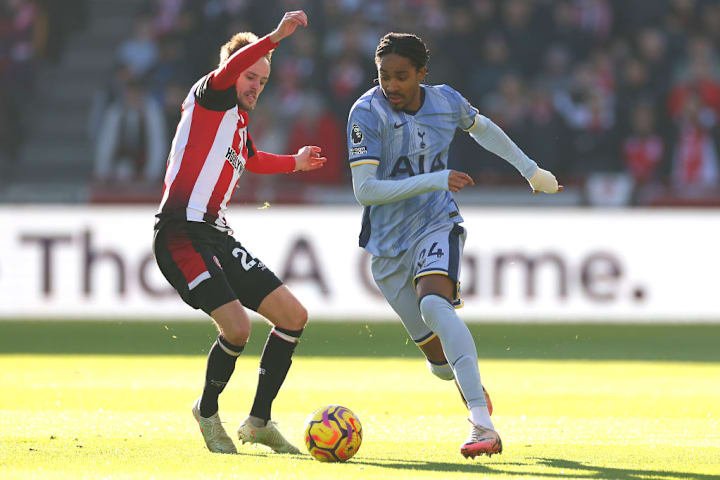 Djed Spence, Mikkel Damsgaard