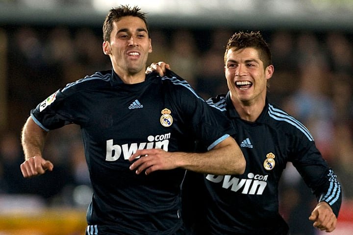 Real Madrid's defender Alvaro Arbeloa (L